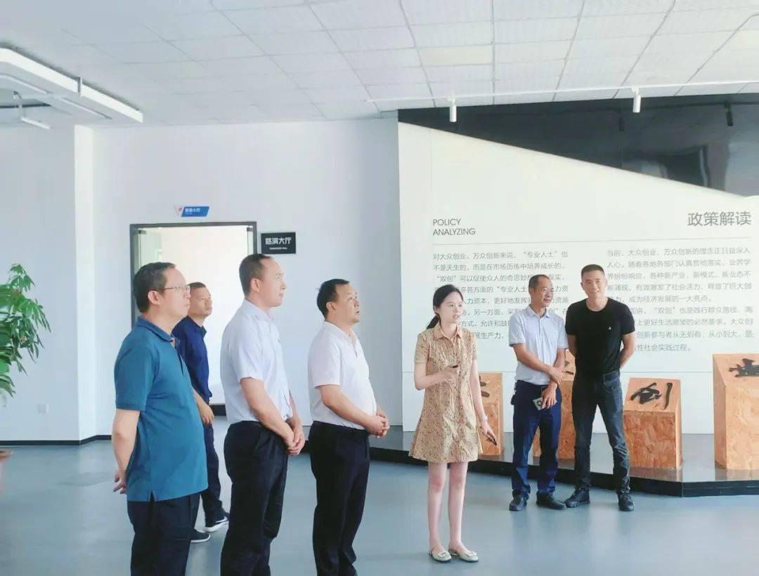 揭阳市人大常委会副主任叶明文一行莅临揭阳高新区孵化中心调研