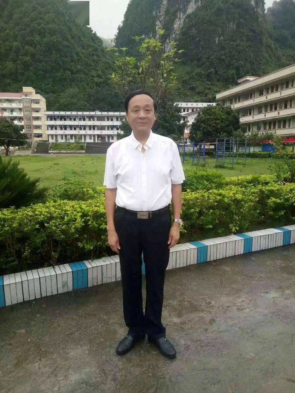 男,广西河池都安瑶族自治县下坳镇人,曾供职于下坳中学