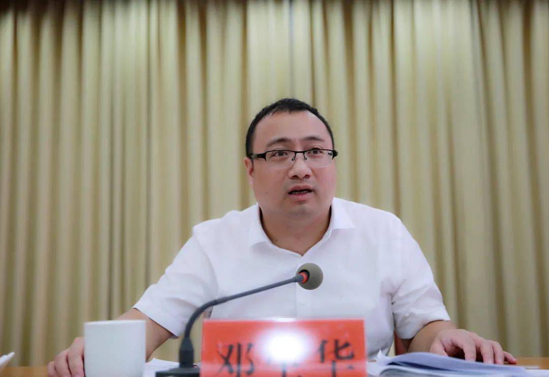 县委书记张润槐出席会议并讲话.十年寒窗苦,一朝翰墨香.