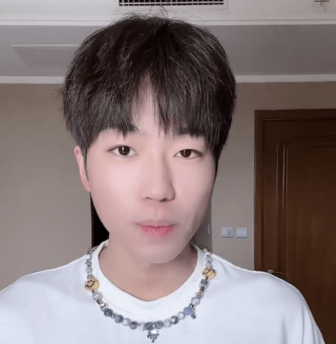 王小贱这一举动,再度燃起观众热情!