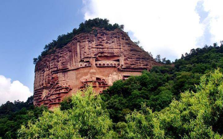 原创​开凿在悬崖上的石窟，展陈着东方雕塑艺术，人称绝美小江南
