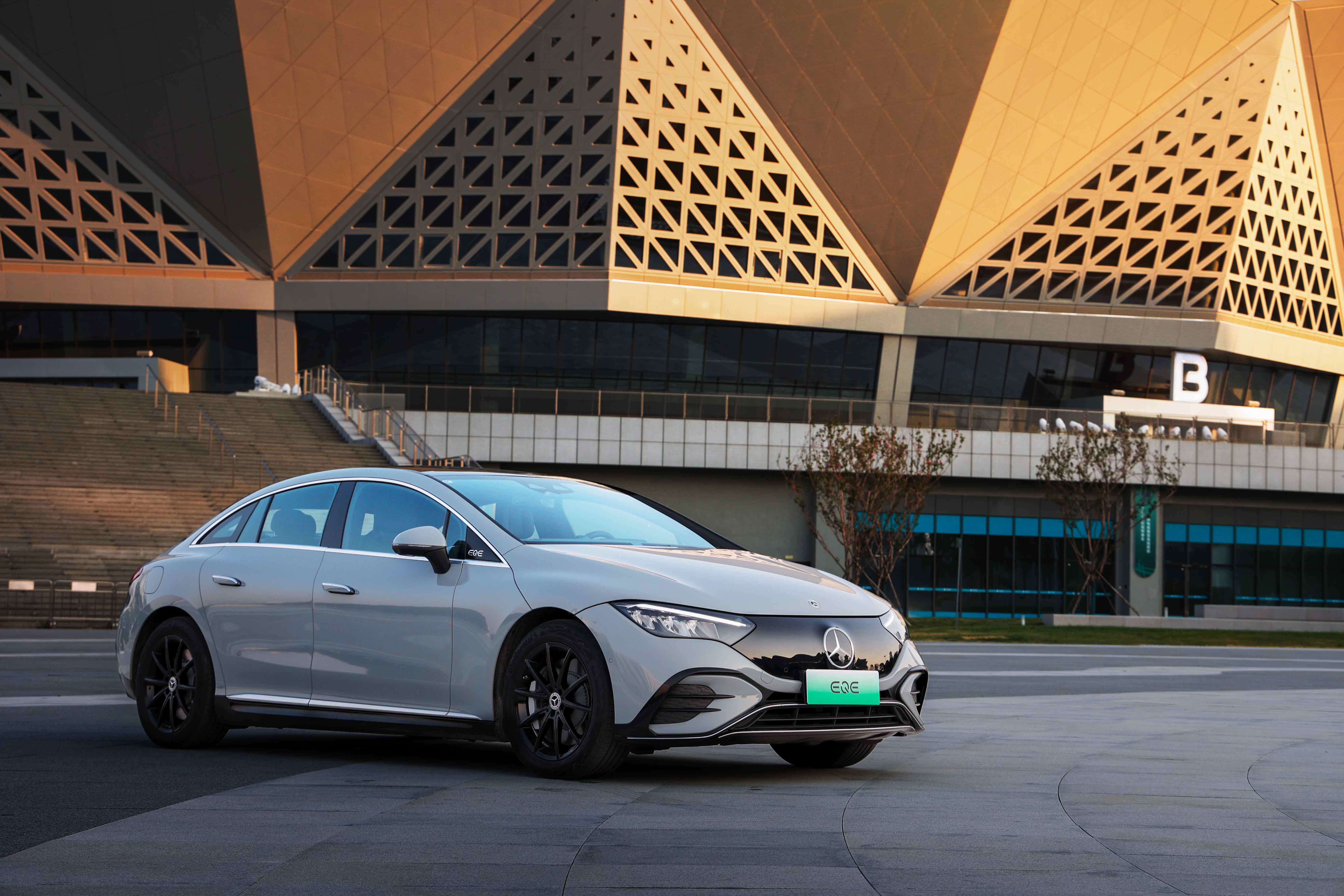 公开资料显示,全新eqe的电池包于北京奔驰电池工厂进行生产组装,其