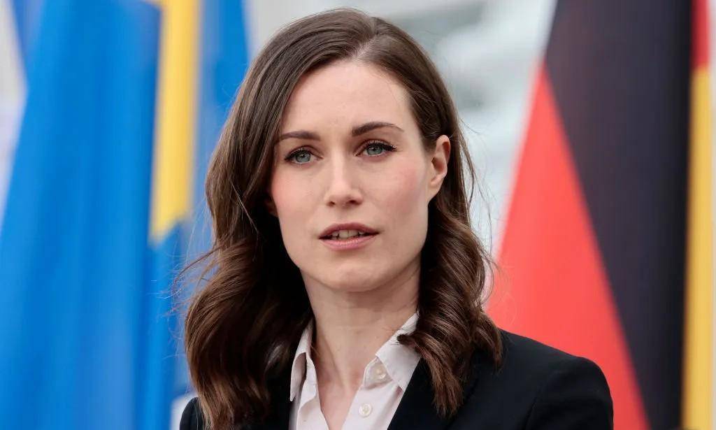 芬兰美女总理热舞视频泄露!已婚的她与男歌手热舞,还坐人大腿