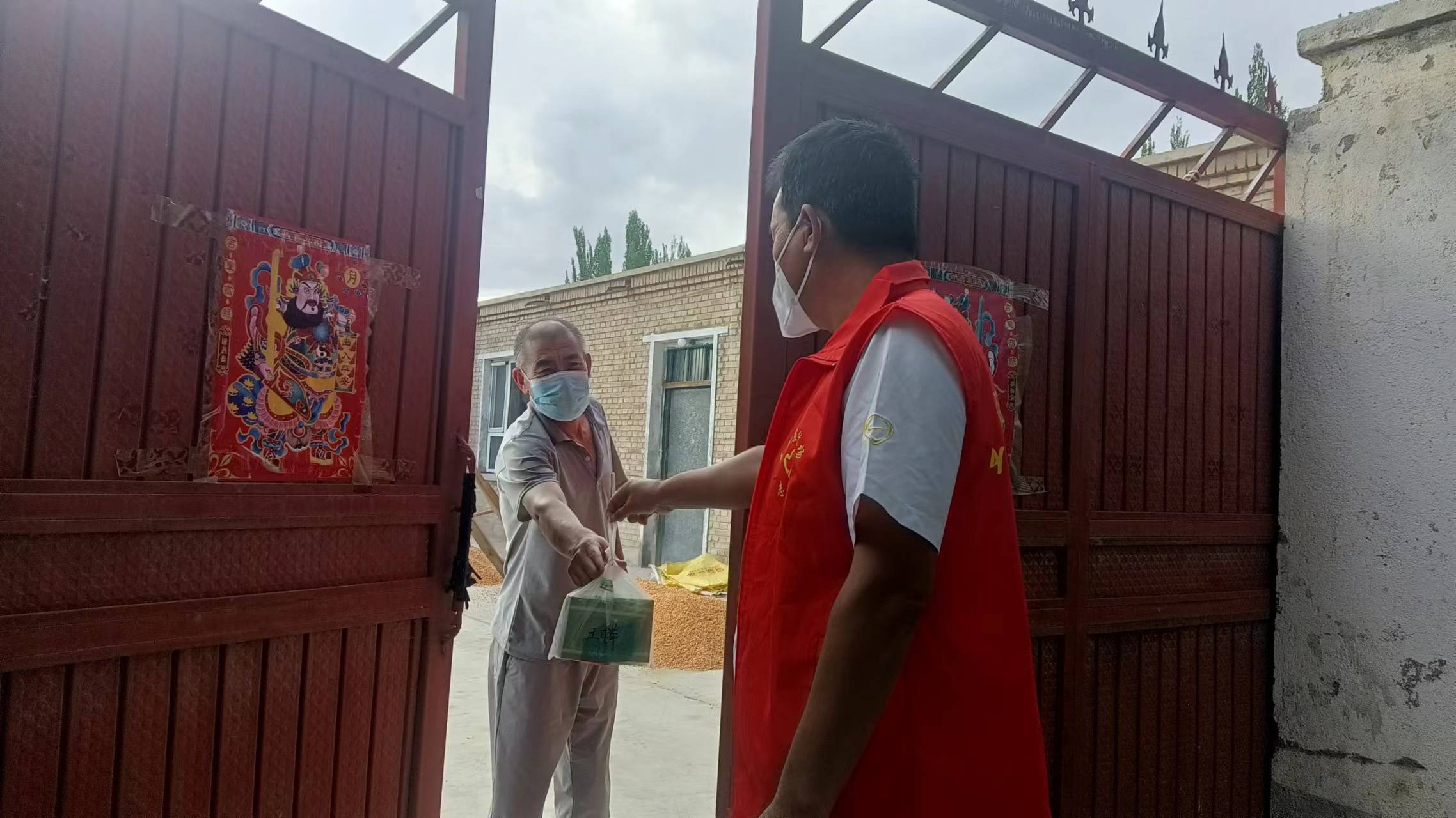 新疆焉耆：疫情防控 党员在行动