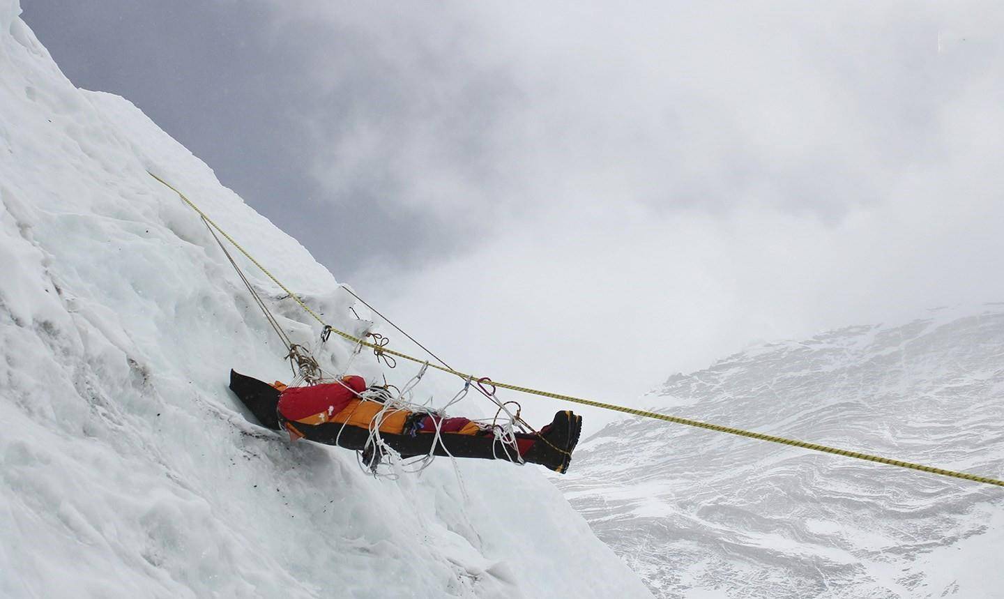 珠峰上"绿靴子"什么来头?