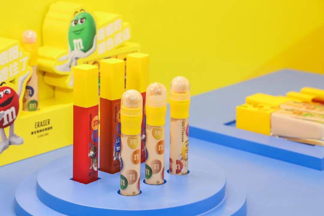 美宝莲m豆联名快闪强势登陆,解锁意想不到的惊喜!_巧克力_经典_活动