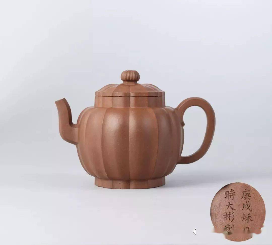 近些年来,随着紫砂壶的收藏和使用价值得到认可,紫砂壶拍卖也是高价频