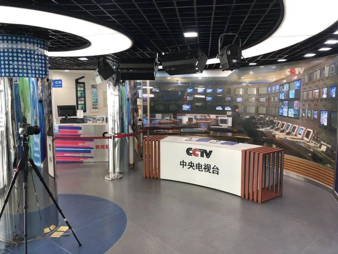其中有一个非常有趣体验(自费项目)就是新闻联播模拟演播室可谓是新闻