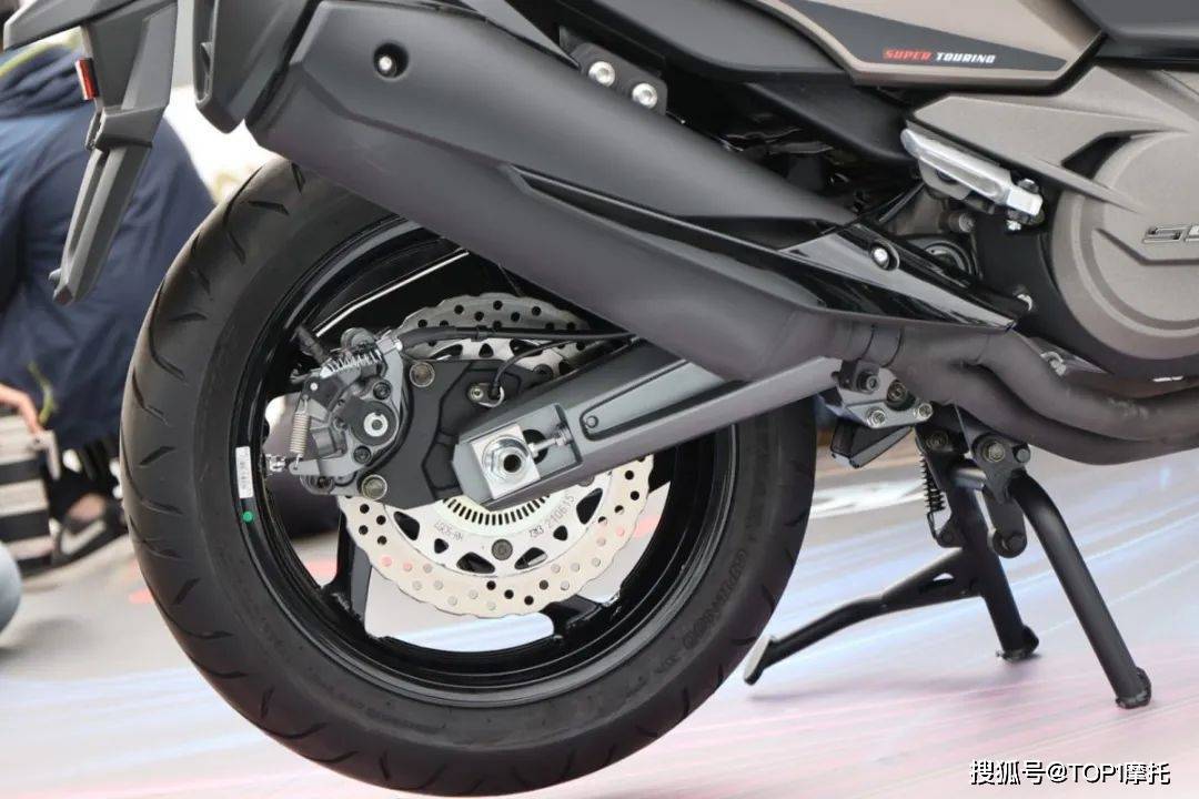 标配弯道abs Tcs 定速巡航 光阳ak550新款台湾首发 搜狐汽车 搜狐网