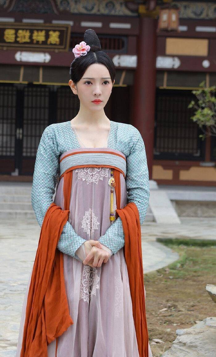 《青青子衿》"闻人姝"雨婷儿美图分享,感觉她比女主还漂亮!