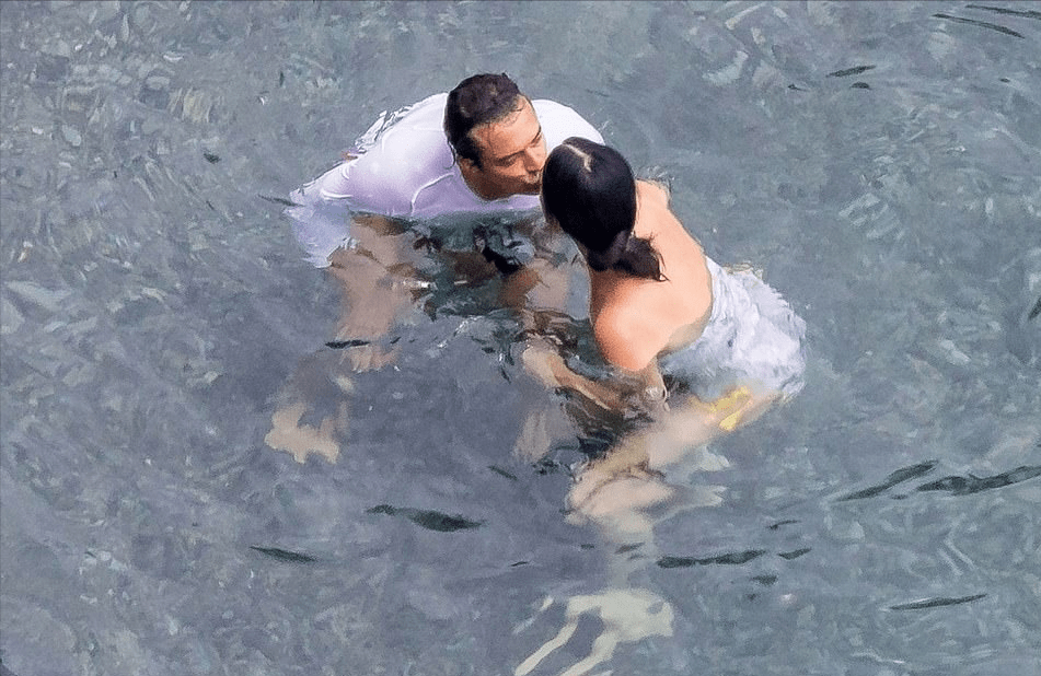 精灵王子一家三口海中嬉戏!