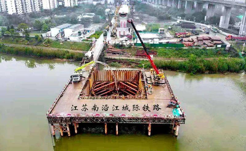 复杂地质,特殊性岩土条件下36米锁扣钢管桩施工工法_围堰_基坑_封底