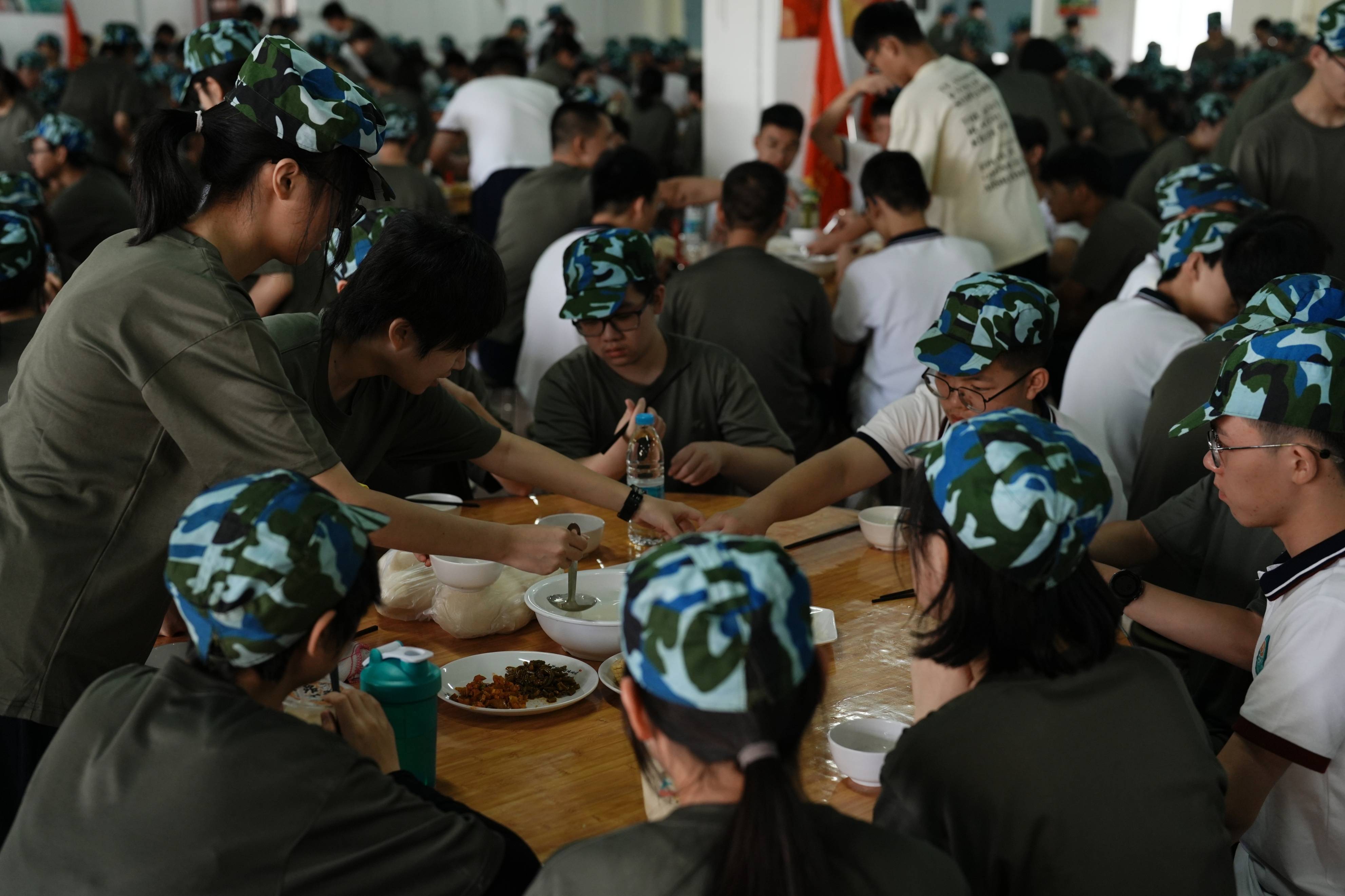 南京市燕子矶中学2022级新生军训纪实_训练_内务_国防观念