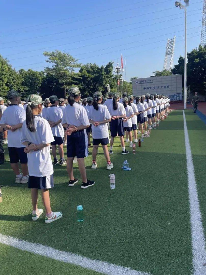 意气风发展军姿 | 广州市第八十六中学初一新生入学教育_初中生