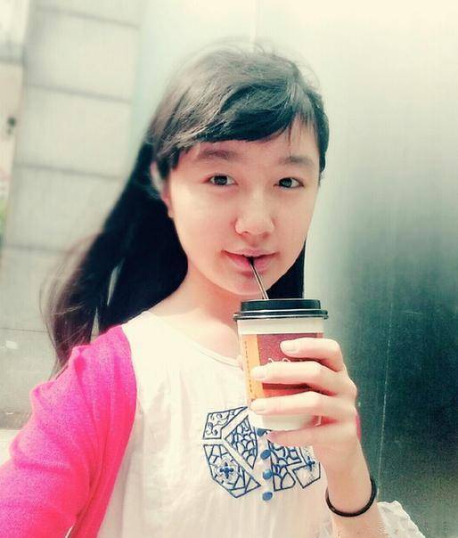 还记得那个喊"so easy"的点读机女孩吗,曾考了727分,如今怎样_高君雨