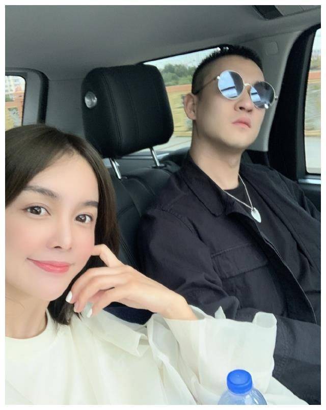 曹云金强拽女生上车是恋人打闹,女主晒九宫格高调秀恩爱_唐菀_视频