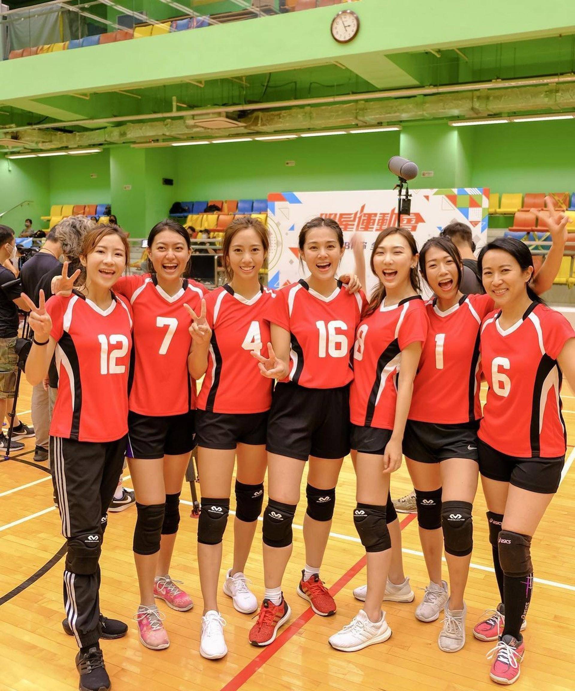 tvb《明星运动会》:娱乐圈热血排球女神,周秀娜朱晨丽最有亮点_排球赛