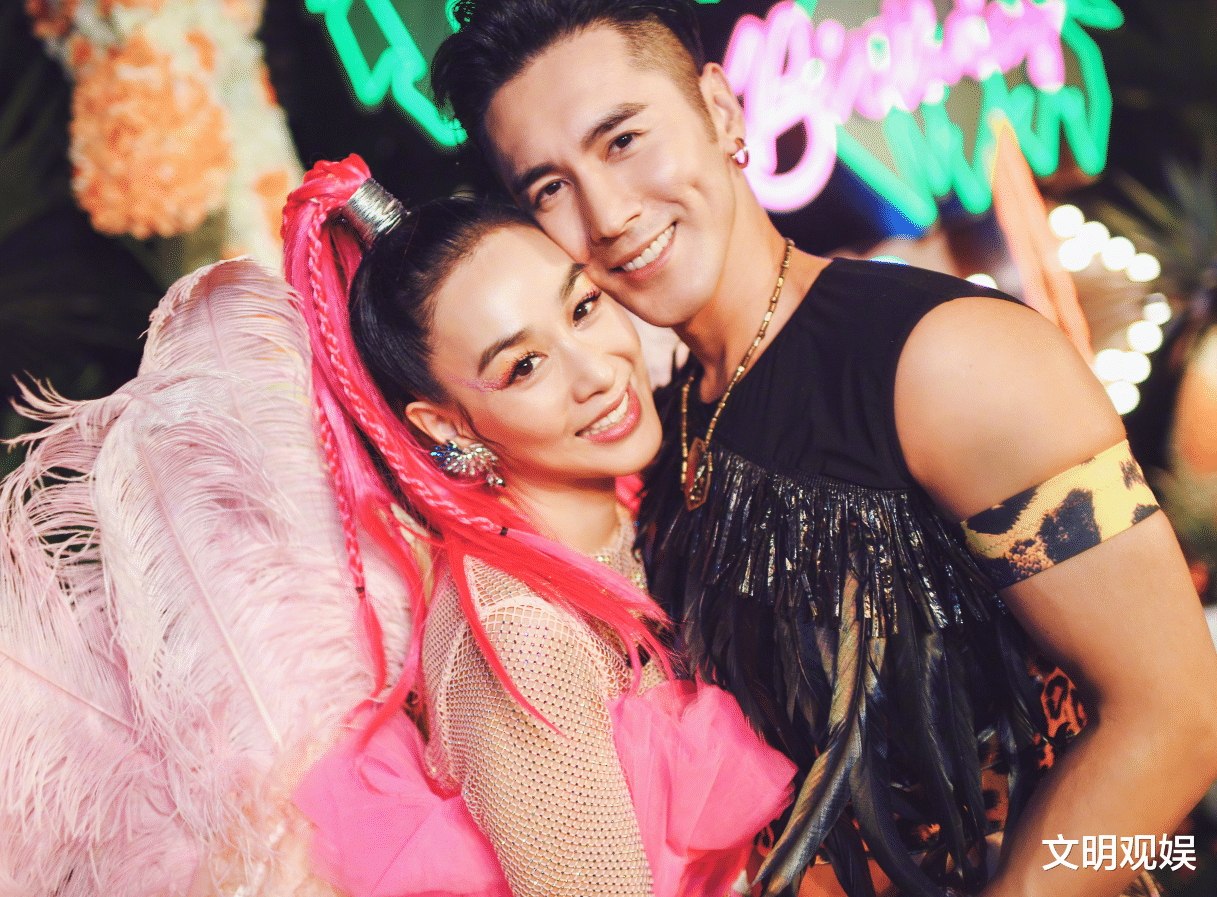 张伦硕穿露脐装替钟丽缇庆生,镜头扫过他肚子,这是健身的身材?