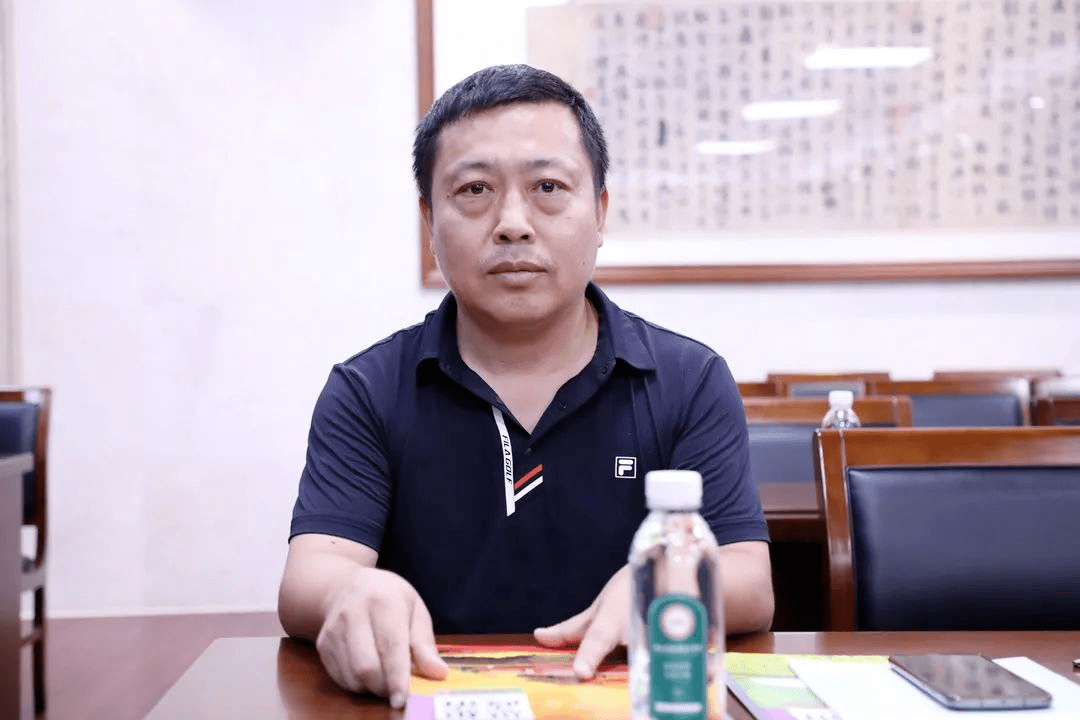 我校董裕华校长对双柏一中领导和学生的到来表示欢迎.