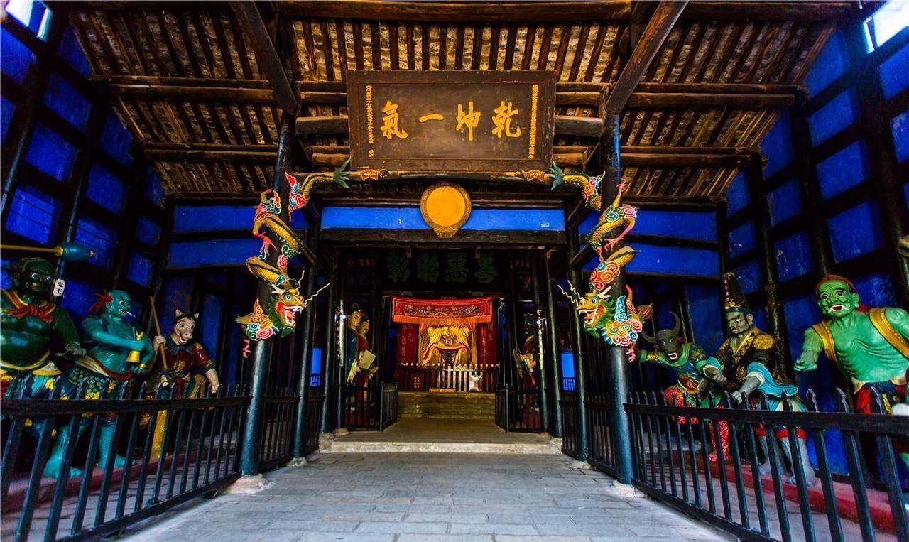 丰都阎王殿内景另一个能够说明鬼文化来源于人类且