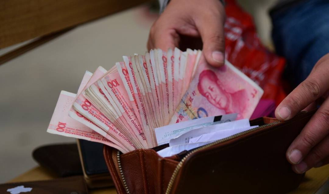 爸爸出车祸后,我拿着60万赔偿款,过上了有钱人的日子_表弟_老婆_夫妻