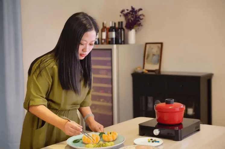 杭州9岁小女孩承包妈妈的一日三餐,有没有必要让小学的孩子做饭？