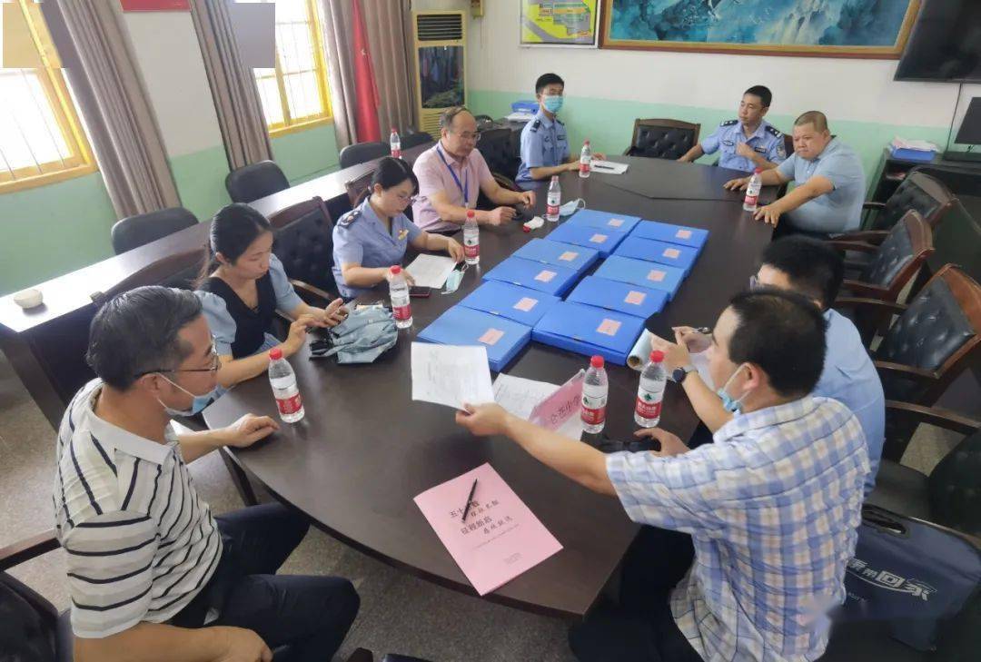 市教育局联合多部门莅临仑苍中学开展2022年秋季开学准