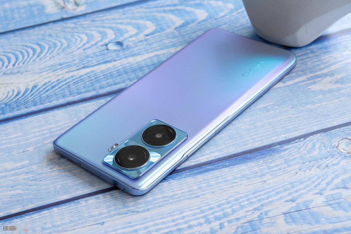 想要更高功率?比如上一代的 vivo y76s,vivo s12 用的也不过是 44w.