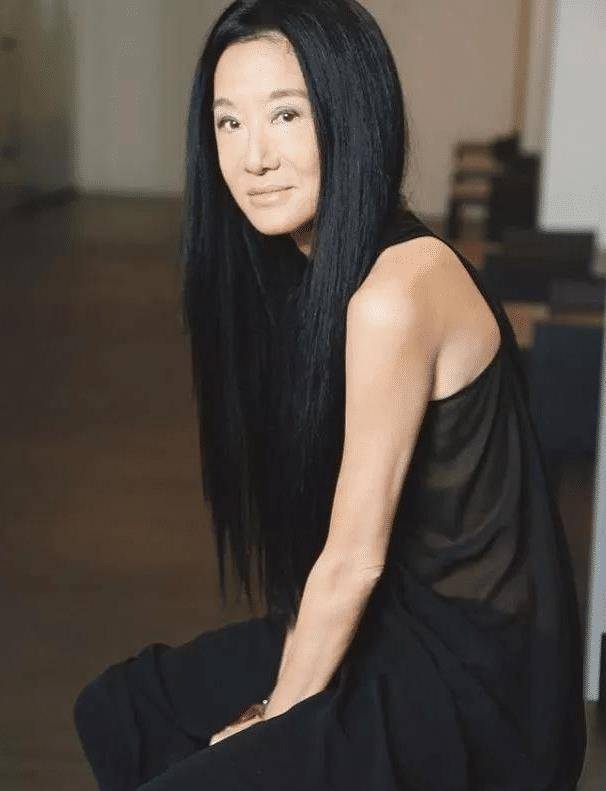 她是"中国最豪奶奶",坐拥几十亿家产,70岁的脸有20岁身材_王薇薇_婚纱