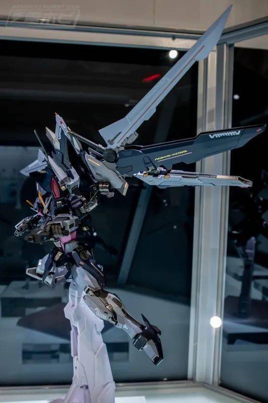 hobbyss|--这该死的压迫感,恶魔高达最终形态,它一出来地球都要抖三