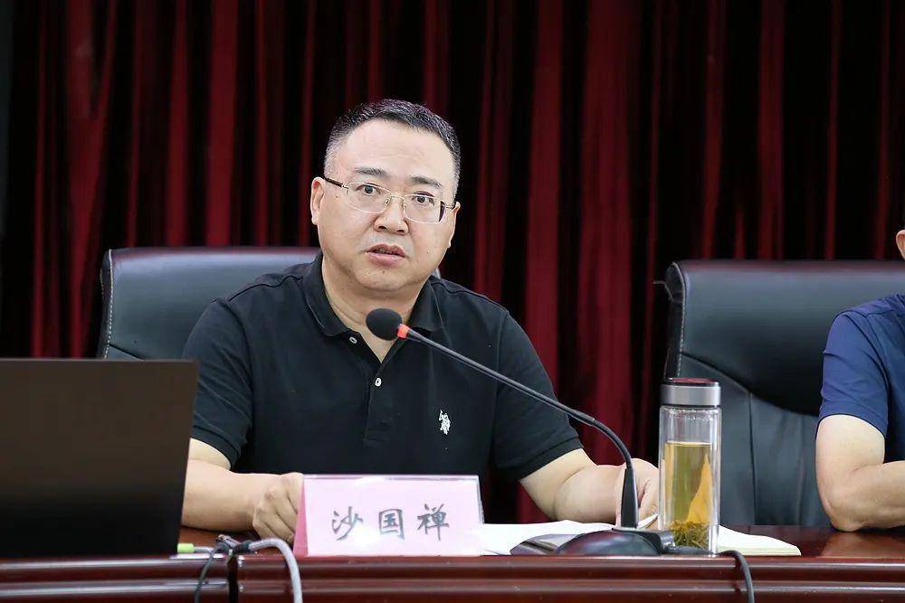 学校党委书记,校长沙国禅作新学期工作报告,会议由学校副校长尤翀翔