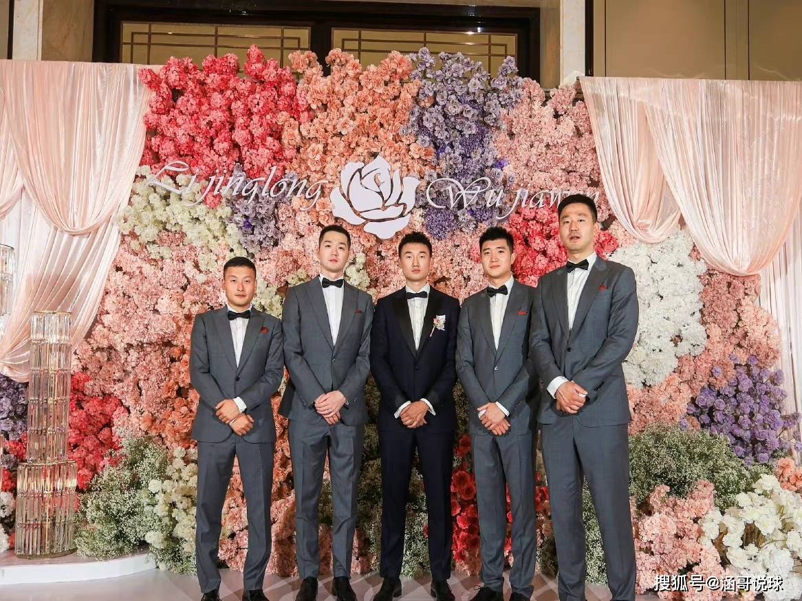 李京龙大婚:妻子颜值高,李春江喜笑颜开,朱芳雨丁彦雨航出席_婚礼