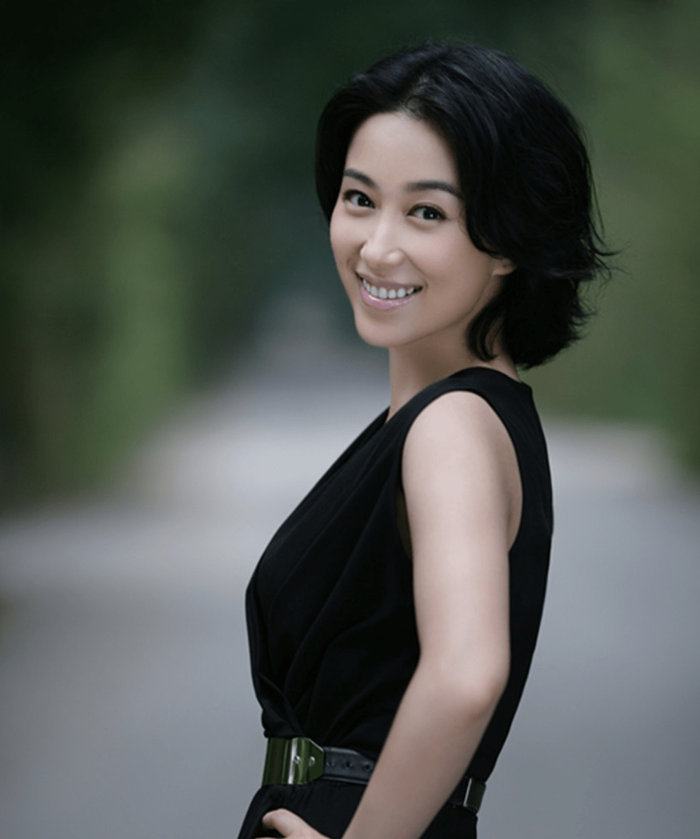 "江姐"丁柳元:放弃高薪空乘职业,45岁生活低调,婚姻状况成谜_父母_表