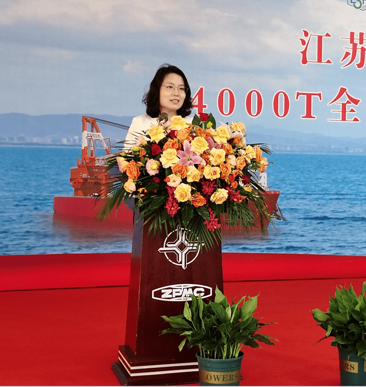 江苏龙圣海工4000吨全回转起重船项目吉水仪式在振华启东海工隆重举行