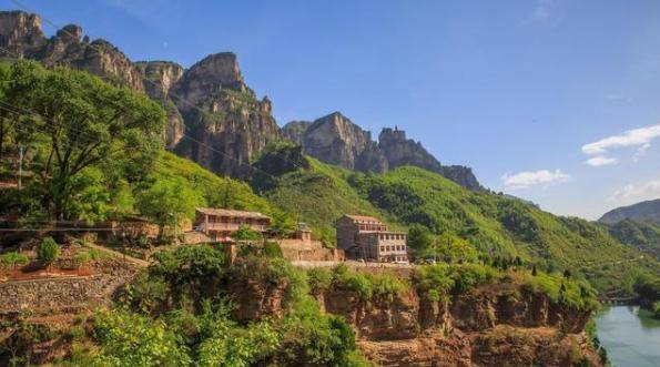 中国发现一个“井底村”，与世隔绝数千年，出行要靠爬梯子