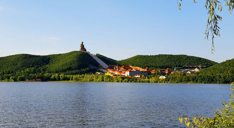 敦化六鼎山文化旅游区,老白山原始生态风景区面向全州游客实行门票