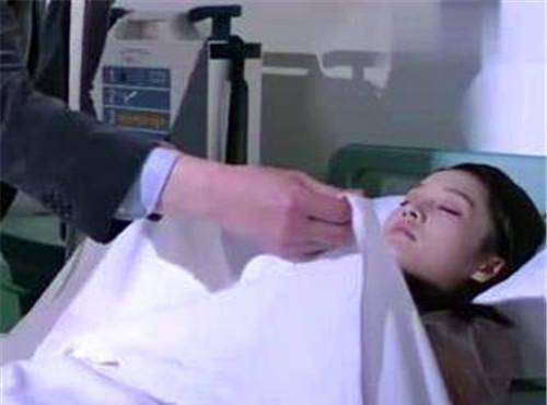 人去世后,为何要用布将脸遮住,其实并非迷信,而是出于科学考虑_白布