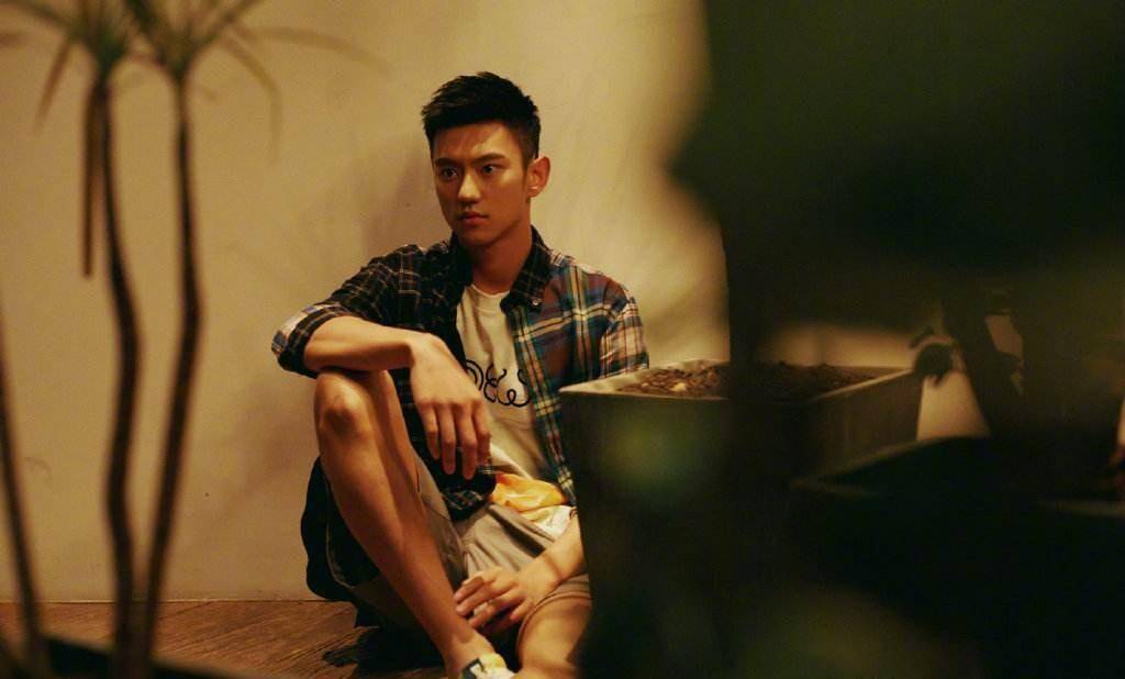 宁泽涛近况,他曝出与女朋友的合照,无论是身材,颜值都非常出彩_游泳