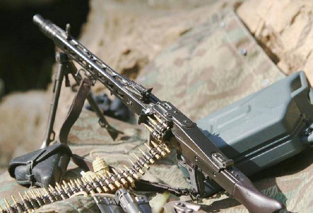 mg42无论个性,颜值和火力都碾压一切_通用机枪_枪管_射击