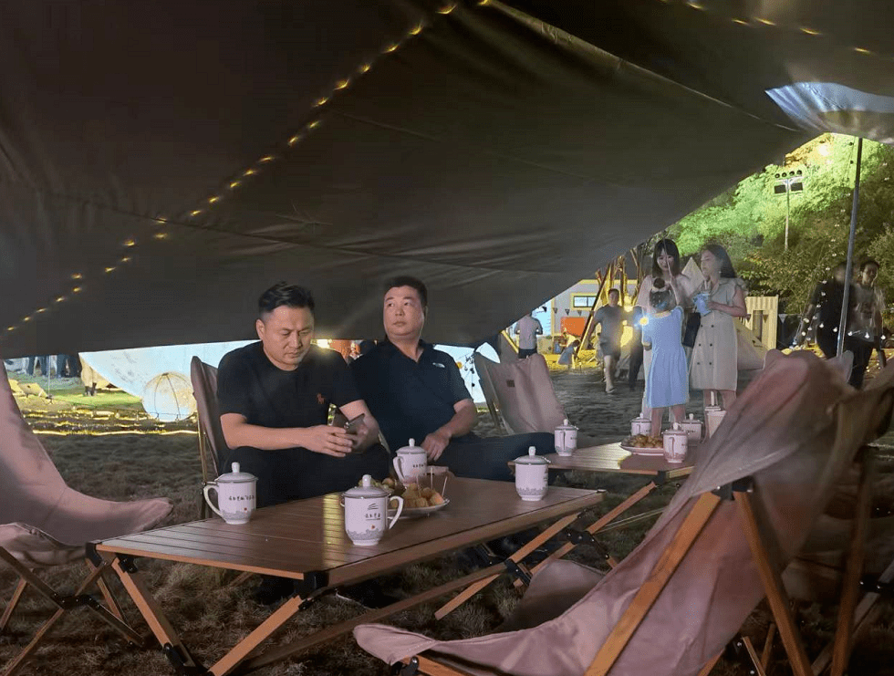 安化知名企业家李亮先生亲临云台山第二届星空帐篷音乐节