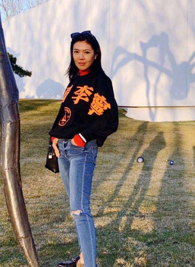 时尚大佬苏芒晒近照,80斤腰也太细了吧,48岁年龄28岁身材_衣服_显得