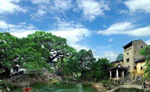 广西值得一游的千年古镇，被称为“小桂林”，地名由两姓氏组成