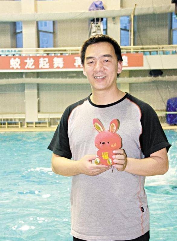 3次奥运3枚银牌,57岁仍和妻子冲在跳水一线_谭良德_李青_男子