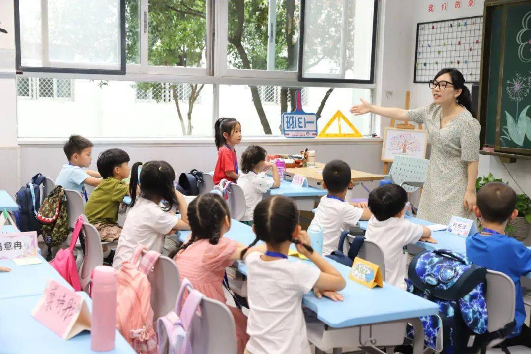 惊喜连连,花式迎新!区教育局返校提醒请查收_华景迎_小学_年级