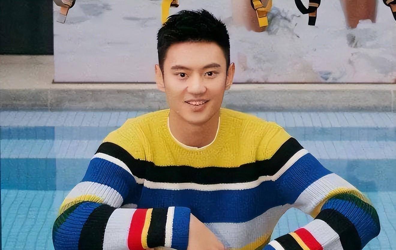 宁泽涛近况,他曝出与女朋友的合照,无论是身材,颜值都非常出彩_游泳