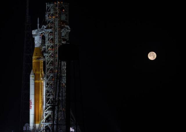 美国新登月计划被推迟，NASA局长硬扯中国，称不能让中国抢先登月