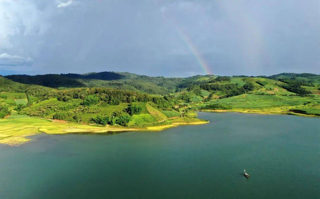 拍摄者:佐连江勐邦水库坐落于西双版纳州勐海县勐遮镇南部,这里风光