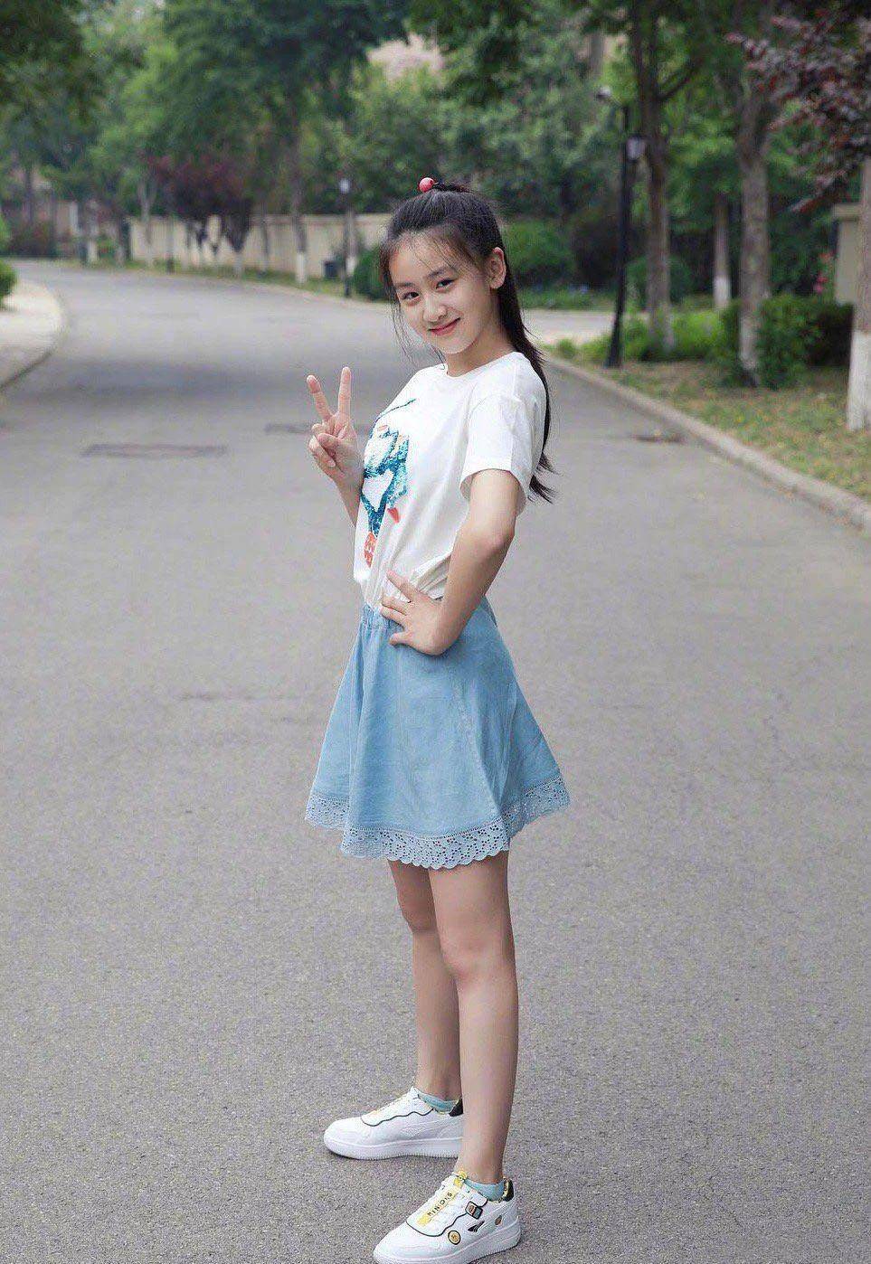 田亮晒女儿运动照,森碟肌肉线条超明显,这颜值身材不出道可惜了