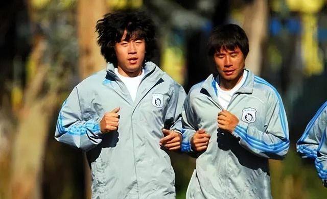 他曾经是国足"五虎"之一,如今却沦落为司机,前妻把