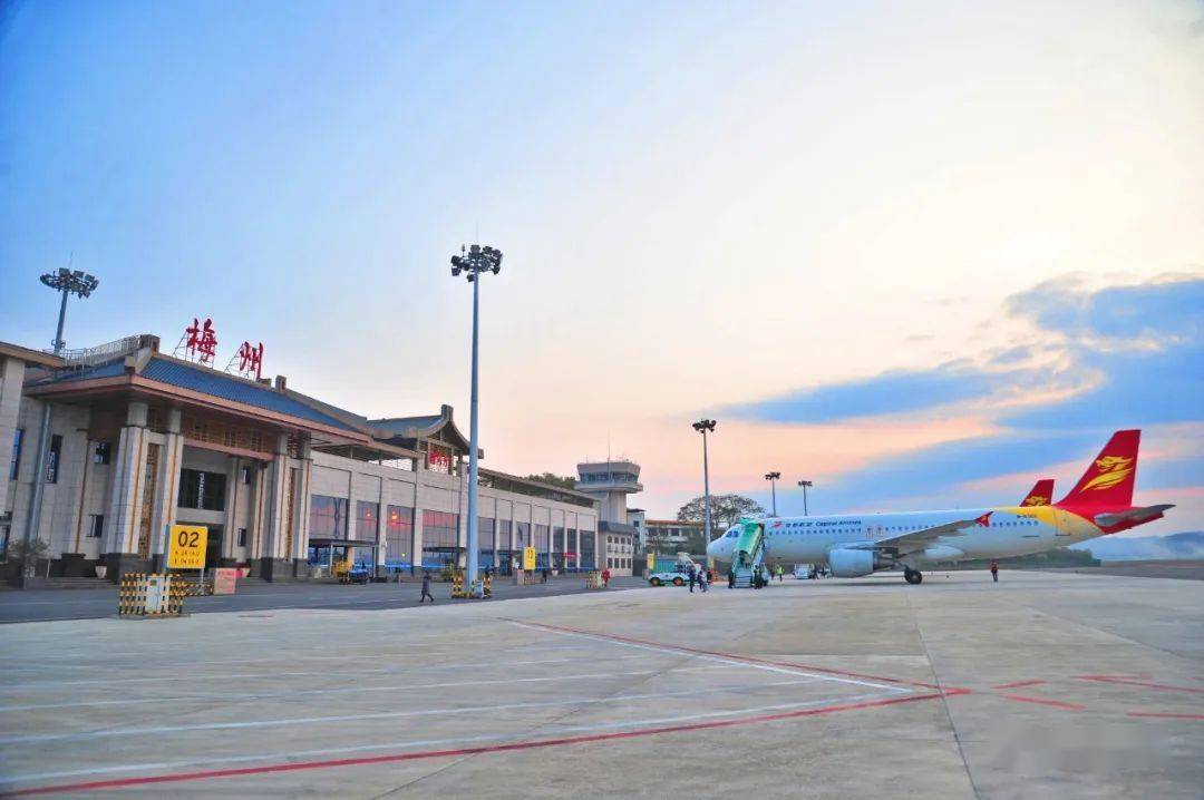 支持梅州机场面向广州增加航班,并推动梅州机场航线纳入国家支线航线